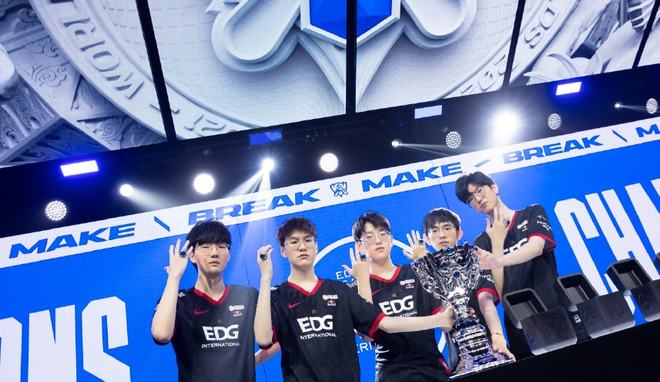 迷期待的焦 迷期待的焦